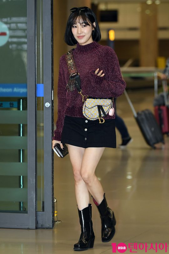 Girls Generation singer Tiffany Young is arriving at Incheon International Airport on the afternoon of the 24th to attend the H & M music campaign promotion schedule.
