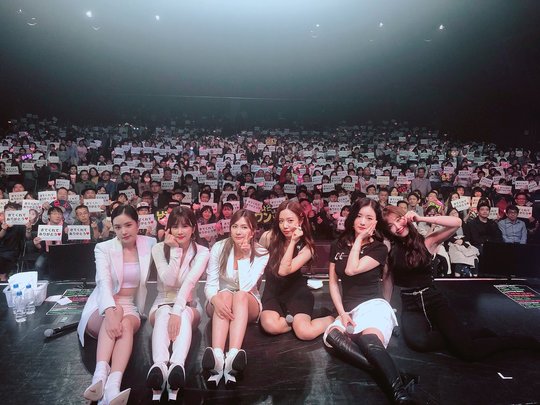 Group Apink successfully completed Japan fan meeting.On September 21, Apink held 2018 Apink Fanmeeting in Japan ONE & SIX (2018 Apink fan meeting in Japan One and Six) at Japan Tokyo Toyosu PIT and met with 2,500 local fans.Since 2014, he has been loved by Japan fans for his live tours and fan meetings including PINK SEASON (Pink Season), PINK SUMMER (Pink Summer), VALENTINE WITH U (Valentine With You) and PINK DAY WITH U (Pink Day With You) This fan meeting of the event received a keen interest locally.Before the start of fan meeting, the venue was full of enthusiasm with fans cheering; outside the venue, fans were also in the spotlight to listen to Apinks voice or buy Goods.Apink, the original Korean Wave idol, was still very popular.A powerful cheer erupted from the audience as the darkened venue lights were on and Apink appeared.Apink opened its first stage with the song No 1 and the mini 7 album ALRIGHT, which had a successful transformation and gave another prime.Apink then spent a great deal of time talking with his fans, drawing on his seventh anniversary testimony, his recent activities, and his future activities.In addition, I made a cheerful time through special events such as mini games and fans wishes.Thereafter, FIVE, LUV (love), NoNoNo (nonono), Mr.Apinks hit songs such as Chu (Mr. Chu) followed, and the fan meeting atmosphere was hot.Finally, Apink successfully completed the fan meeting in Japan, leaving precious memories with fans as photographs.The Apink members said, ONE & SIX fan meeting with Japan fans! Apink was a happy day thanks to your love. Thank you very much.I love you, he said, thanking him.Apink, which has been loved throughout Asia, will host the 2018 Apink Asia Tour (2018 Apink Asia Tour) in Taiwan on the 29th following Hong Kong and Malaysia.hwang hye-jin