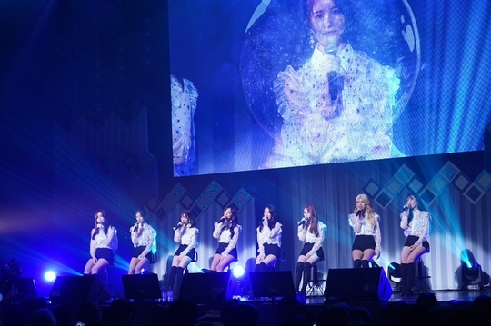 Group Gugudan held its first official showcase in Japan two years after its domestic debut and met local fans.Gugudan, who released his album Stand by to celebrate his first visit to Japan on September 19, held a solo showcase at 3,7 pm in Japan Tokyo with the title Dear Friend and held a fan meeting.Gugudans showcase and fan meeting attracted local fans because it was a meaningful place that was made in two years since debuting in Korea in 2016.Especially, it is the official schedule held for the first time in the local area as a Japanese fan meeting.I have always dreamed of it, and I am really happy and unforgettable as I have waited, Gugudan said of his first solo showcase and fan meeting at Japan. I am really grateful that many fans have enthusiastically supported me and welcomed me.In the showcase, the second single Act. 4 Cait Sith title song The Boots and the first single Act.Gugudan, who released the title song Chococo (Chococo), followed up with a fan meeting, which featured a mini live show featuring Diary, I-like Child, Snowball, Maybe Tomorrow, Wonderland, and Wonderland. The local fans were captured by the road.In addition, I approached local fans with various corners such as various talk times to learn about Gugudan and mini game with fans.Gugudan, who finished the local schedule until fan meeting, said, I think this place was a possible time because I had a best friend.We are now starting, so I will try hard to have more meetings in the future. Gugudan, who successfully held the official first showcase in Japan, continues his full-scale Japan activities.hwang hye-jin