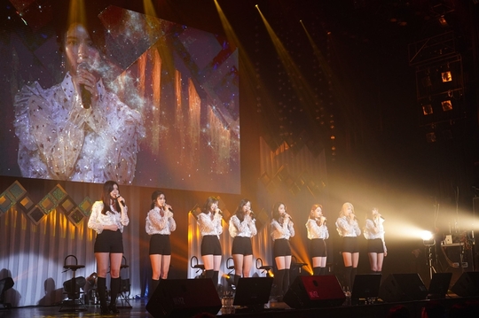 Group Gugudan held its first official showcase in Japan two years after its domestic debut and met local fans.Gugudan, who released his album Stand by to celebrate his first visit to Japan on September 19, held a solo showcase at 3,7 pm in Japan Tokyo with the title Dear Friend and held a fan meeting.Gugudans showcase and fan meeting attracted local fans because it was a meaningful place that was made in two years since debuting in Korea in 2016.Especially, it is the official schedule held for the first time in the local area as a Japanese fan meeting.I have always dreamed of it, and I am really happy and unforgettable as I have waited, Gugudan said of his first solo showcase and fan meeting at Japan. I am really grateful that many fans have enthusiastically supported me and welcomed me.In the showcase, the second single Act. 4 Cait Sith title song The Boots and the first single Act.Gugudan, who released the title song Chococo (Chococo), followed up with a fan meeting, which featured a mini live show featuring Diary, I-like Child, Snowball, Maybe Tomorrow, Wonderland, and Wonderland. The local fans were captured by the road.In addition, I approached local fans with various corners such as various talk times to learn about Gugudan and mini game with fans.Gugudan, who finished the local schedule until fan meeting, said, I think this place was a possible time because I had a best friend.We are now starting, so I will try hard to have more meetings in the future. Gugudan, who successfully held the official first showcase in Japan, continues his full-scale Japan activities.hwang hye-jin
