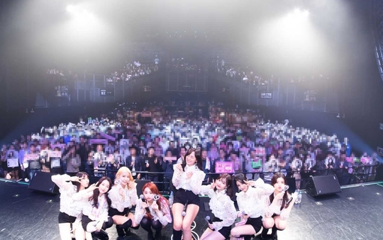 Group Gugudan held its first official showcase in Japan two years after its domestic debut and met local fans.Gugudan, who released his album Stand by to celebrate his first visit to Japan on September 19, held a solo showcase at 3,7 pm in Japan Tokyo with the title Dear Friend and held a fan meeting.Gugudans showcase and fan meeting attracted local fans because it was a meaningful place that was made in two years since debuting in Korea in 2016.Especially, it is the official schedule held for the first time in the local area as a Japanese fan meeting.I have always dreamed of it, and I am really happy and unforgettable as I have waited, Gugudan said of his first solo showcase and fan meeting at Japan. I am really grateful that many fans have enthusiastically supported me and welcomed me.In the showcase, the second single Act. 4 Cait Sith title song The Boots and the first single Act.Gugudan, who released the title song Chococo (Chococo), followed up with a fan meeting, which featured a mini live show featuring Diary, I-like Child, Snowball, Maybe Tomorrow, Wonderland, and Wonderland. The local fans were captured by the road.In addition, I approached local fans with various corners such as various talk times to learn about Gugudan and mini game with fans.Gugudan, who finished the local schedule until fan meeting, said, I think this place was a possible time because I had a best friend.We are now starting, so I will try hard to have more meetings in the future. Gugudan, who successfully held the official first showcase in Japan, continues his full-scale Japan activities.hwang hye-jin