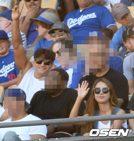 Singer Kim Jong-kook and Los Angeles Dodgers Hyun-jin Ryu player wife Bae Ji-Hyun cheered on the Hyun-jin Ryu starter Kyonggi, who was held on the spot.The two added support and the Hyun-jin Ryu became the winning pitcher.The Los Angeles Dodgers won 14-0 in the San Diego Padres game of the 2018 season at Dodger Stadium in Los Angeles, California, on the 24th (Korea time).Hyun-jin Ryu has won six games in six innings with eight strikeouts and four hits and no runs.In addition to this, he showed off his performance in the batting average of three hits and two hits in three at-bats, and the defense was also brilliant.That set a record for Hyun-jin Ryu, who has made three appearances against San Diego this season, winning all of them.In particular, Kim Jong-kook and his wife Bae Ji-Hyun visited the Kyonggi chapter and cheered.Bae Ji-Hyun has been cheering her husband at the Kyonggi chapter on the day when there is Kyonggi as a starting line-up for the Hyun-jin Ryu.In August, she and Park Eunji, a broadcaster living in LA, visited Kyonggi and cheered her husband, Hyun-jin Ryu.This time I went to the Kyonggi chapter with Kim Jong-kook.On the day of Chuseok in Korea, I was able to cheer up for Hyun-jin Ryu who is trying to convey a pleasant gift to Korea.Kim Jong-kook and Bae Ji-Hyun cheered and delighted at the performance of the Hyun-jin Ryu.Kim Jong-kook, in particular, held up both hands to share the joy of the victory of the Hyun-jin Ryu.Kim Jong-kook and Hyun-jin Ryu formed a relationship with SBS Sunday is good - Running Man (hereinafter referred to as Running Man).In 2014, Hyun-jin Ryu appeared as a guest.Since then, the relationship between the two has continued, and Kim Jong-kook has also celebrated at the wedding of Hyun-jin Ryu and Bae Ji-Hyun at the request of Hyun-jin Ryu.Kim Jong-kook visited Haha and LA Dodgers Stadium in May last year and cheered for Hyun-jin Ryus Kyonggi and certified his intuition to his SNS as my brother too.Kim Jong-kooks loyalty and Bae Ji-Hyuns Won Mi Ha added to make the Hyun-jin Ryu perform well, which puts the Los Angeles Dodgers one step closer to winning the National League West for the sixth consecutive year.