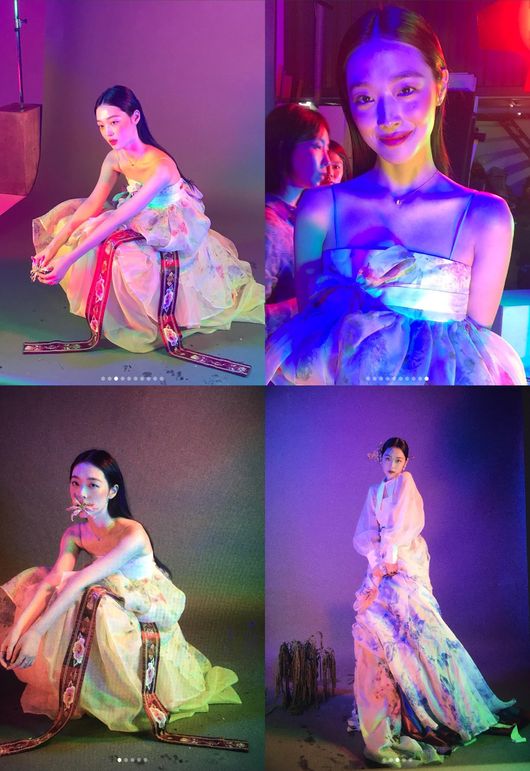 Sully showed off her figure in a dreamy hanbokSulli posted a picture and a photo on his SNS on the 24th, Thank you for his efforts and their efforts. Peach sends me a pleasant Chuseok gift. Sulli today unveiled a photo of her fans wearing hanbok for Cheuseok.In the photo, Sulli is wearing a hanbok in a recent fashion magazine W. Korea photo shoot and is radiating a dreamy charm.At the time of filming, Sulli digested various hanboks, which are suitable for any hanbok.sulli SNS