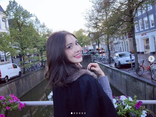 The bright current status of Jeon So-mi has been revealed.Jeon So-mi, from I.O.I., wrote on her Instagram account on September 25, Happy to be here.Ha...good, and posted a picture.In the photo, Jeon So-mi is spending time in the Netherlands; the lovely visuals of Jeon So-mi, which seems to pop out of the fairy tale, rob her of her gaze.kim ye-eun