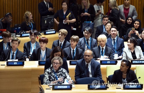 New York City) correspondent Lee Jun-seo = I am Kim Nam-jun, I am the leader of bulletproof. I am an idol. I am full of shortcomings and fearful.But I love myself. What are your names. Give me your voice. Love me.World-like Kpop group BTS (BTS) took to the United Nations General Assembly stage on Monday as an icon representing the younger generation.BTS attended the United Nations Childrens Fund (UNICEF and UNICEF) youth agenda Generation Unlimited event held at the meeting room of the Trustee Board of Trustees at the New York City United Nations headquarters during the day.It is a venue to promote the educational sector partnership among the Youth 2030 program, led by United Nations Secretary General Antonio Guterres.It is the intention to actively voice and expand the authority rather than leaning on the older generation.At the event, President Moon Jae-ins wife, Kim Jung-sook, Secretary General Guterres, and Jin Yong World Bank Governor.Jin Yong said, BTS, which plays the best role in representing the youth generation, is here. Soon after, seven BTSs stood up and stood in front of the conference hall.Leader RM (real name Kim Nam-joon and 24) grabbed the microphone and released his own Kahaani in fluent English.RM first introduced himself as born in a beautiful city called Ilsan near Seoul and spent a beautiful childhood.I thought I should try to do it without dreaming about seeing the stars, I thought I should listen to my bodys voice, RM said. I had a refuge in music.It took a long time to hear that little voice, he said.People said, BTS has no hope, and I thought Id give up, RM said, adding that they didnt give up, because there were members and there were ARMY fans.We will make mistakes and have disadvantages, but we will keep our shape intact, and we will continue to play a role like a star shining in the universe, he said. How can we change our lives?We love ourselves. Give your voice. Tell me your Kahaani.The participants responded with a strong applause to the honest speech.BTS has been working with UNICEF since November last year to announce the Love Myself (LOVE MYSELF) campaign, which began to eradicate World child and youth violence.Especially, the 73rd United Nations General Assembly was invited to the representative Kpop group in conjunction with the time when the leaders of each country gathered in New York City.BTS will start the world tour starting from the LA Staples Center on the 5th to 6th and 8th to 9th, and will perform at New York City City Field on the 6th of next month.City Field is the home stadium of the New York City Mets in the US Major League, where top stars such as Paul McCartney, Jay-Z, Beyonce and Lady Gaga have stood.This is the first time a Korean singer has performed alone here.United Nations General Assembly attends UNICEF Youth Agenda Event