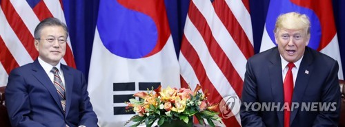 트럼프 "김정은, 개방적이고 훌륭해…곧 2차정상회담 발표될 것"       (뉴욕=연합뉴스) 배재만 기자 = 도널드 트럼프 미국 대통령이 24일 오후(현지시간) 미국 뉴욕 롯데 뉴욕팰리스 호텔에서 열린 한-미정상회담에서 북한 김정은 국무위원장에 대해 "매우 개방적이고 훌륭했다"라고 평가하고 곧 2차 미북 정상회담 개최 발표가 있을 것이라고 발언하고 있다. 2018.9.25       scoop@yna.co.kr  (끝)