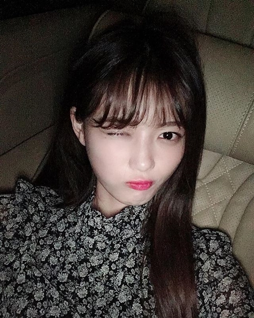 Actor Kim Yoo-jung has been in the spotlight with her brilliant beautiful looks.Kim Yoo-jung posted a photo on Instagram on Monday, writing, You want to see it? I want to see it. It was taken in a car.One long hair is thrown behind his ear, his bangs are slightly blindfolded. Hes winking at the camera. Kim Yoo-jungs superior beautiful looks are brilliant.Another photo is the so-called near selfie, which is admirable by Kim Yoo-jungs transparent skin, which can not be found as a blemishes. Netizens responded, I want to see my sister.Kim Yoo-jung will make a comeback with JTBC Once Clean Hot, a comprehensive channel in November. The fans are expecting this comeback because they have been worried about their health problems.Acting with Actor Yoon Kyun-sang.