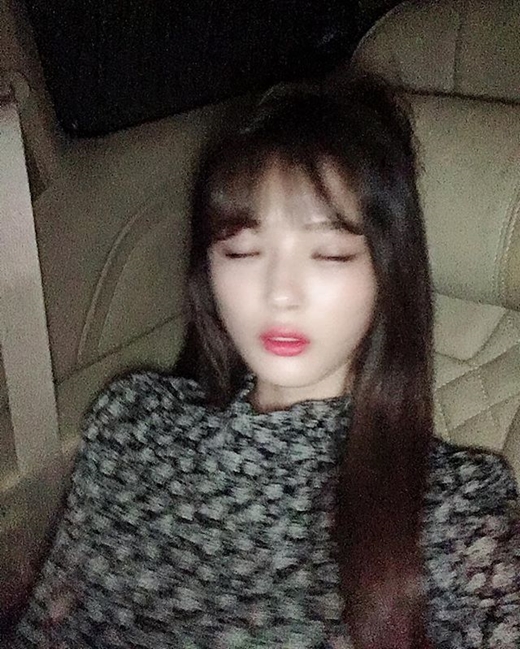 Actor Kim Yoo-jung has been in the spotlight with her brilliant beautiful looks.Kim Yoo-jung posted a photo on Instagram on Monday, writing, You want to see it? I want to see it. It was taken in a car.One long hair is thrown behind his ear, his bangs are slightly blindfolded. Hes winking at the camera. Kim Yoo-jungs superior beautiful looks are brilliant.Another photo is the so-called near selfie, which is admirable by Kim Yoo-jungs transparent skin, which can not be found as a blemishes. Netizens responded, I want to see my sister.Kim Yoo-jung will make a comeback with JTBC Once Clean Hot, a comprehensive channel in November. The fans are expecting this comeback because they have been worried about their health problems.Acting with Actor Yoon Kyun-sang.