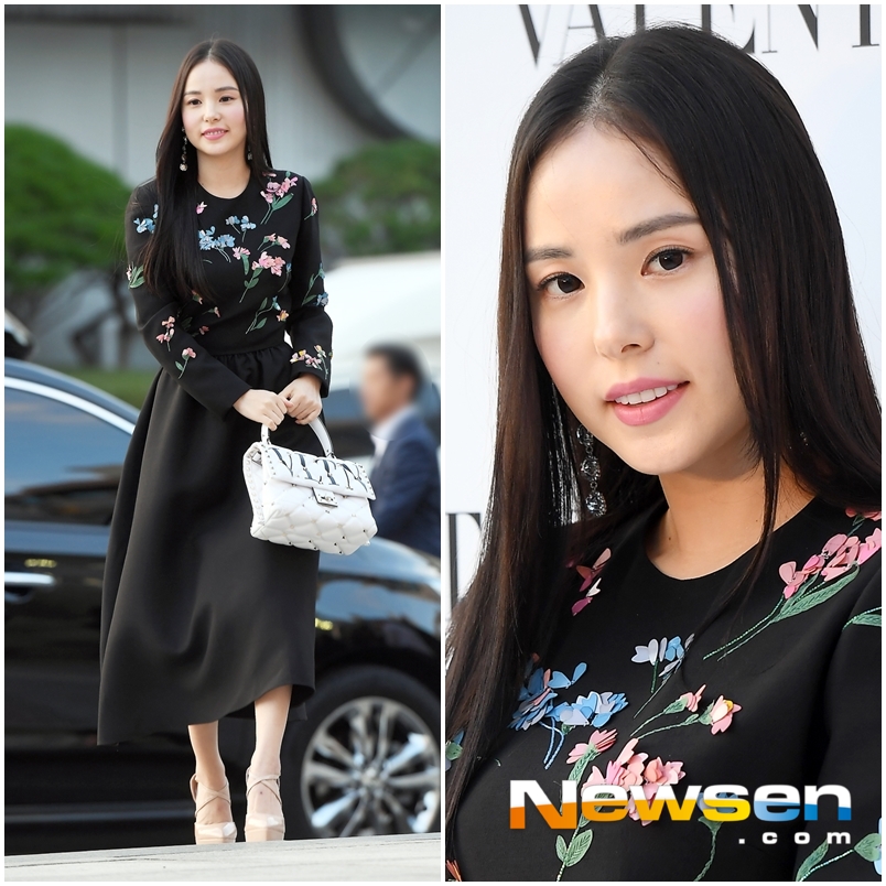 Sun Min Hyo-rin What was your first official appearance after marriage? Valentino SpA Photo Call Event was held on September 28 at EAST Plaza, Galleria Luxury Hall, Gangnam-gu, Seoul.Min Hyo-rin attended the day.Jung Yoo-jin