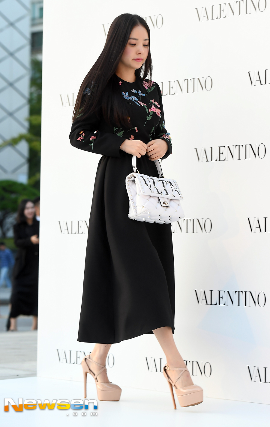 Sun Min Hyo-rin What was your first official appearance after marriage? Valentino SpA Photo Call Event was held on September 28 at EAST Plaza, Galleria Luxury Hall, Gangnam-gu, Seoul.Min Hyo-rin attended the day.Jung Yoo-jin