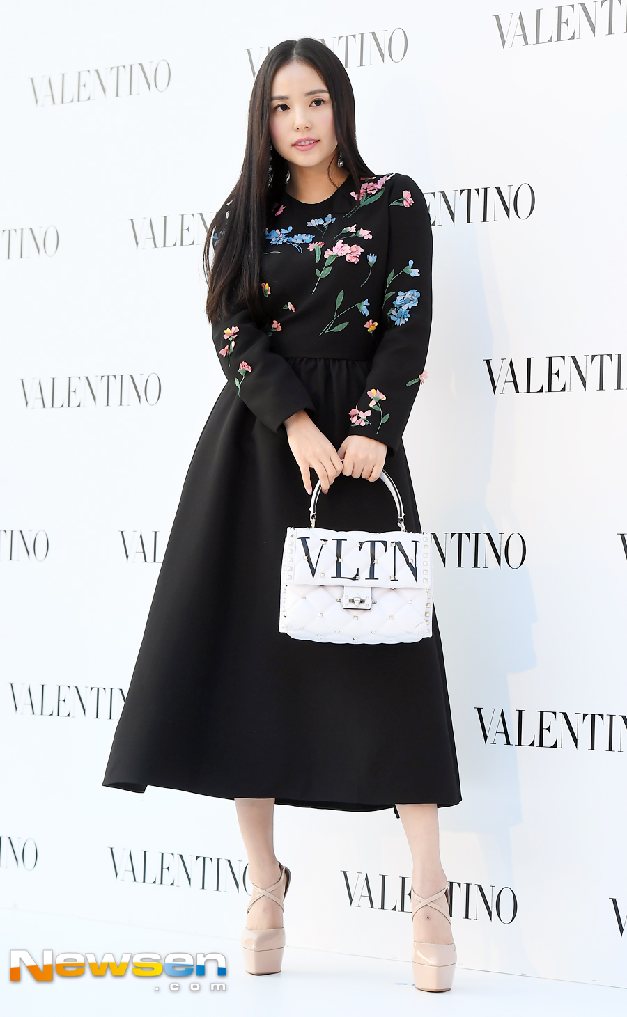 Sun Min Hyo-rin What was your first official appearance after marriage? Valentino SpA Photo Call Event was held on September 28 at EAST Plaza, Galleria Luxury Hall, Gangnam-gu, Seoul.Min Hyo-rin attended the day.Jung Yoo-jin