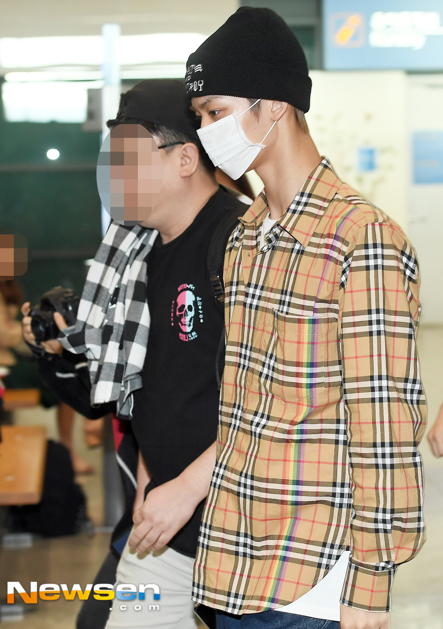 Group Wanna One arrived at the airport fashion through Incheon International Airports first passenger terminal on the morning of September 30 after finishing KCON 2018 THAILAND.On this day, Wanna One (Kang Daniel, Park Ji-hoon, Lee Dae-hwi, Kim Jae-hwan, Ong Sung-woo, Park Woo-jin, Li Kwan-lin, Yoon Ji-sung, Hwang Min-hyun, Bae Jin Young, Ha Sung-woon) Ha Sung-woon and Lee Dae-hwi are leaving the Arrival point.Jung Yu-jin
