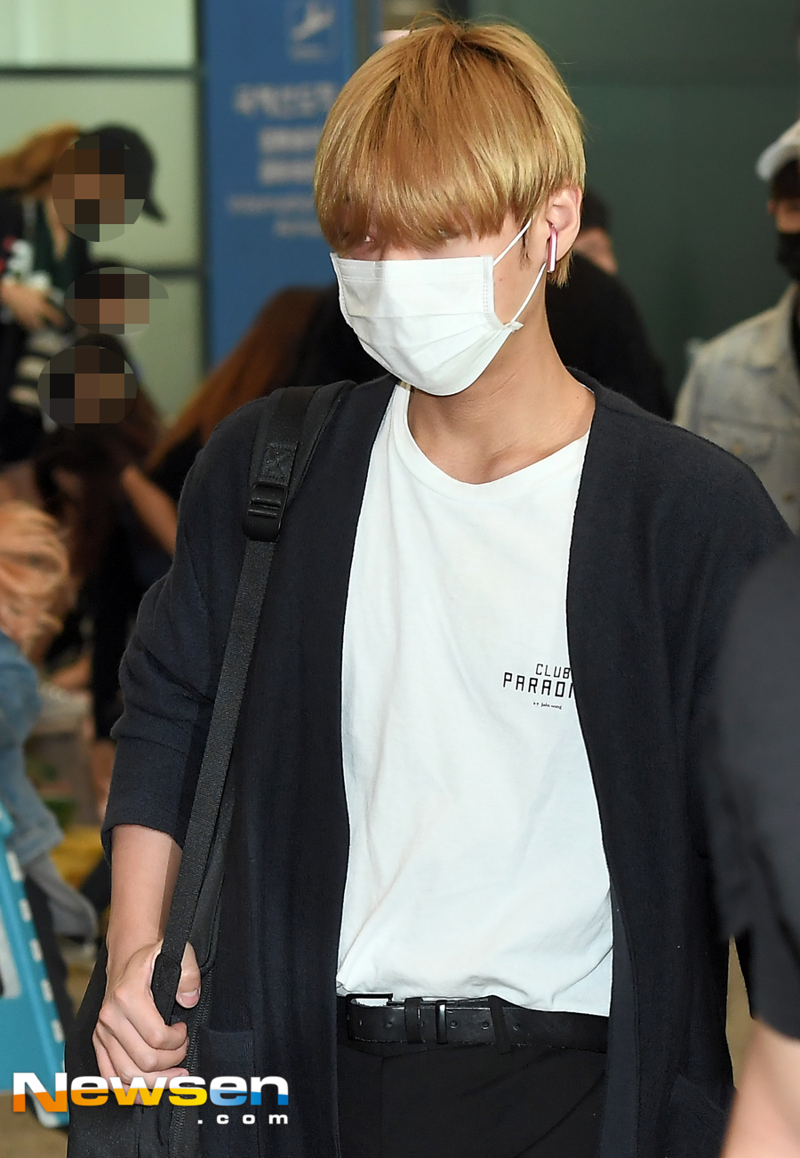 Warner One Park Ji Hoon Bullfighting with bangs ~ <p>Group Warner won KCON 2018 THAILAND and arrived in Incheon International Airport at the 1st passenger terminal on September 30th, introducing airport fashion.</p><p>Hae Sung-woon and Lee Dae-hwi are leading the Arrival point on the day of the warners day (Gang Daniel, Park Ji-hoon, Lee Dae-hwi, Kim Jae Hwan, On Sung Woo, Park Woo Jin, Rai Kwan Rin, Yun Ji Sung, Ha Sung- .</p>