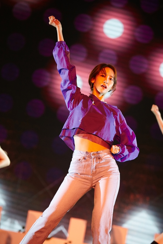 <p>Im Yoon-ah, Hallyu goddess who is on an Asian tour, finished the Singapore Love Without Love (Live at Summer Vacation / 08).</p><p>Im Yoon-ah spent a significant amount of time in the enthusiastic response of 2,000 fans at YOONA FANMEETING TOUR, So Wonderful Day # Story_1 in SINGAPORE held on September 28 at 8 pm (local time).</p><p>Im Yoon-ah is a solo song with a fascinating sound. Its a dance stage where you can see sexy performances as well as Spring in the Deoksugung Palace, Wind blows, Love in Love I also fascinated audiences and met with fans in a variety of ways, including talk, singing, dancing, and games.</p><p>In particular, Im Yoon-ah made a Singapore traditional salad, Rojak, and gave a warm impression to his local fans. He also reacted with his fans by using a singlesie that he learned instantly.</p><p>Im Yoon-ah has been successful in Asian tour Love Without Love (Live at Summer Vacation / 08) following Bangkok, Tokyo, Osaka and Hong Kong, starting with Seoul, and proving once again the popularity and status of the Korean Wave goddess .</p><p>Im Yoon-ah is in the midst of filming the role of a heroine in the disaster action film Exit, which depicts an emergency situation where you have to escape from a city surrounded by unknown Toxic gas.</p>