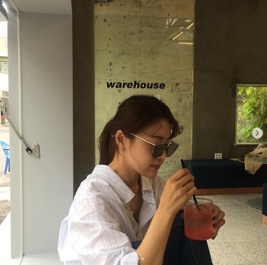 Han Ji-hyes innocent routine has been revealed.Actor Han Ji-hye posted a picture on his Instagram on September 29.The photo shows Han Ji-hye posing naturally in a white shirt, with a pure beauty that catches the eye.kim myeong-mi