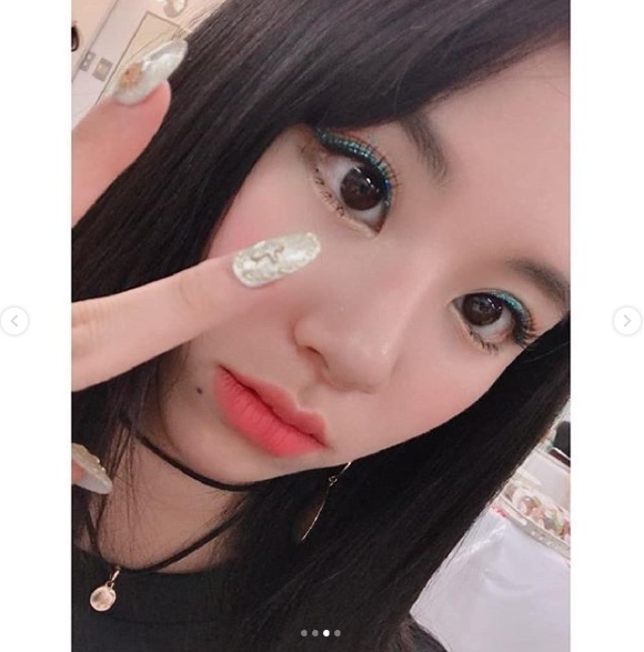 TWICE Chae Youngs Beautiful looks are the talk of the town.On September 29, TWICE official Instagram, the makeup photo of the member Chae Young was released and caught the attention.Thank you, Ones.In the photo, which is released with the words I have Sea on my eyes today, Chae Young boasts beautiful looks that are uniquely made of blue LOréal.pear hyo-ju