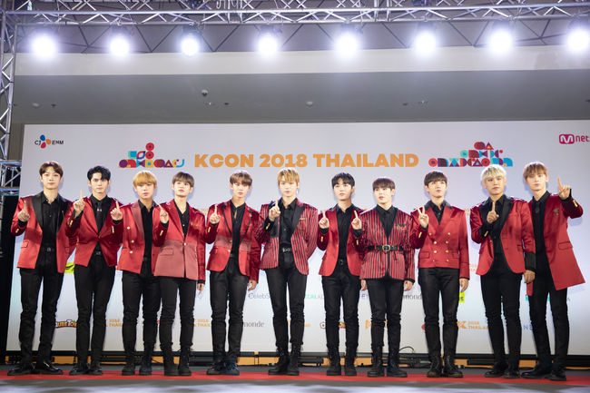 The curtain of the first day of KCON 2018 THAILAND has risen.KCON 2018 THAILAND will be held at the Thailand Bangkok Impact Arena from 29th to 30th.Mnet released a picture of Red Carpet of The Artists on stage on the 29th.Chungha, Golden Child, Monstar, Nature, Rose Quartz, Stray Kids, Sunmi and Wanna One climbed the Red Carpet and faced fans with a bright smile.On the 30th, Promis Nine, (girls) children, Godseven, the Pentagon, The Boys, The Eastlight and Basti will be on stage to wow Thailand fans.From the K-POP star loved by former World to the attention-grabbing new artist, the artist will show a richer stage with the participation of various The Artist.On the other hand, KCON is the largest K culture convention in World, which CJ ENM has been holding for 7 years since 2012, and it is a win-win platform that introduces new artists and small and medium-sized agencies The Artists overseas and helps to establish a foothold for global advancement.Mnet