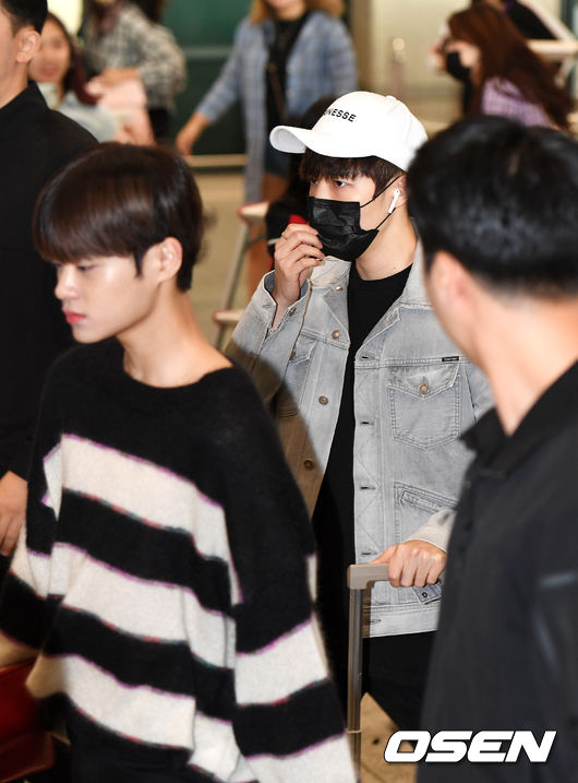 Group Wanna One Kim Jae-hwan is returning home through ICN airport after finishing Thailand KCON on the morning of the 30th and leaving the Arrival point.