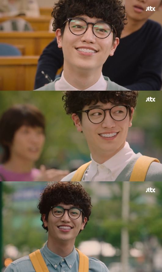 Actor Seo Kang-joon has Acted Ugly through the Third Charm: His Acting transformation, which was only two times but was destroyed, is enough to attract attention.In the JTBC gilt drama The Third Charm (playplayed by Park Hee-kwon, directed by Pyo Min-soo), which aired on the afternoon of the 29th, it included a reunited appearance of On Joon-young (Seo Kang-joon), who became a police officer, and Lee Young-jae (Lee Som-bun), who took his place as a hair designer, in a few years.When Jun-young and the gifted were 20 years old, they had a meeting with each other in an unexpected opportunity.It was the day when Junyoung was performing with a pogle head at the gifted hair shop.Pure Love, Junyoung thought of gifted children as girlfriends but she was different because she said, Do you all have kisses? Partners are a little burdensome.She said it coldly on the outside, but inside she liked Junyoung.Junyoung invited gifted students to the daily Hope with his chemicals and partners, and he said he would not go to the horse, but eventually he made Junyoung laugh.The active gifted person was made a lover by confessing first that we are one day from today.Junyoung and the gifted danced together in the chemical and daily hops, and they were selected as the best couple and received coupling as a product.However, the gifted person was not a college student but a part-time job at a beauty salon.Jun-young said, I do not care if you are not a college student. However, the gifted student said, It is different from children like you.I hate the same thing I tried to play with without knowing the subject, and I hate you like you who is frustrated and unwitting. The 20-year-old gifted, who was aiming to work hard and become rich when playing, met Jun-young, a man who was the opposite of his tendency, at a meeting that he had gone out with a solder, and left only the bitter first love wound to him.Junyoung, who was scared, said from a bold and courageous gifted person, Even if you become an official, the police will never be able to do it.I heard the sound of a bullshit saying, Do you want to catch the criminal because you are afraid? Junyoung, who recalled the words while preparing for the Employment after the break of contact with her, challenged the police official test in earnest.Since his debut in the web drama After School in 2013, Seo Kang-joon, who has played a role mainly with handsome visuals, smart brains, and steel mentals that never shakes, such as top stars, self-control character of a powerful family, is read as an attempt to broaden the spectrum just by trying to make an appearance transformation.Of course, I have the advantage of studying well, having a high credit, and a rare Pure Love wave in recent years.Seo Kang-joon, who tries to transform every work and approaches the public as an actor, once again showed up through the Third Charm.Seo Kang-joon said at the production presentation, I do not think I gave up my good looks, but some people say I have Acted Ugly.He could say he was not ugly, but he seemed to have been accepted as a person named Jun-young.The Third Charm Broadcast Screen Capture