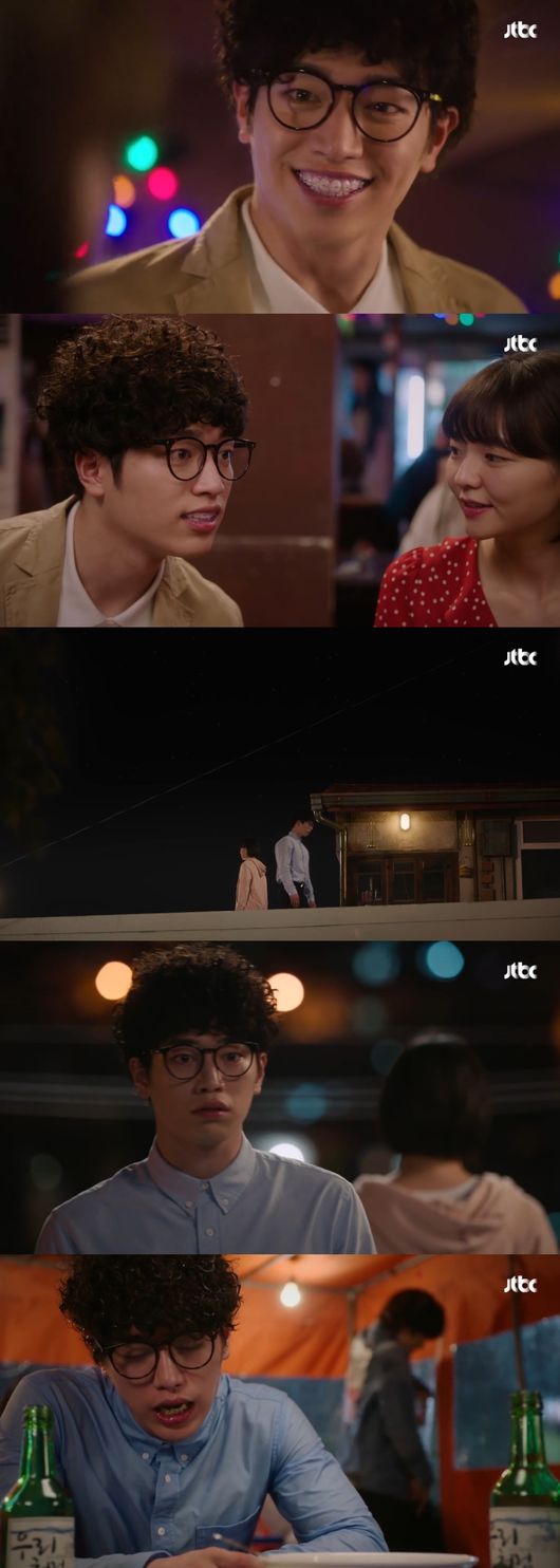 Actor Seo Kang-joon has Acted Ugly through the Third Charm: His Acting transformation, which was only two times but was destroyed, is enough to attract attention.In the JTBC gilt drama The Third Charm (playplayed by Park Hee-kwon, directed by Pyo Min-soo), which aired on the afternoon of the 29th, it included a reunited appearance of On Joon-young (Seo Kang-joon), who became a police officer, and Lee Young-jae (Lee Som-bun), who took his place as a hair designer, in a few years.When Jun-young and the gifted were 20 years old, they had a meeting with each other in an unexpected opportunity.It was the day when Junyoung was performing with a pogle head at the gifted hair shop.Pure Love, Junyoung thought of gifted children as girlfriends but she was different because she said, Do you all have kisses? Partners are a little burdensome.She said it coldly on the outside, but inside she liked Junyoung.Junyoung invited gifted students to the daily Hope with his chemicals and partners, and he said he would not go to the horse, but eventually he made Junyoung laugh.The active gifted person was made a lover by confessing first that we are one day from today.Junyoung and the gifted danced together in the chemical and daily hops, and they were selected as the best couple and received coupling as a product.However, the gifted person was not a college student but a part-time job at a beauty salon.Jun-young said, I do not care if you are not a college student. However, the gifted student said, It is different from children like you.I hate the same thing I tried to play with without knowing the subject, and I hate you like you who is frustrated and unwitting. The 20-year-old gifted, who was aiming to work hard and become rich when playing, met Jun-young, a man who was the opposite of his tendency, at a meeting that he had gone out with a solder, and left only the bitter first love wound to him.Junyoung, who was scared, said from a bold and courageous gifted person, Even if you become an official, the police will never be able to do it.I heard the sound of a bullshit saying, Do you want to catch the criminal because you are afraid? Junyoung, who recalled the words while preparing for the Employment after the break of contact with her, challenged the police official test in earnest.Since his debut in the web drama After School in 2013, Seo Kang-joon, who has played a role mainly with handsome visuals, smart brains, and steel mentals that never shakes, such as top stars, self-control character of a powerful family, is read as an attempt to broaden the spectrum just by trying to make an appearance transformation.Of course, I have the advantage of studying well, having a high credit, and a rare Pure Love wave in recent years.Seo Kang-joon, who tries to transform every work and approaches the public as an actor, once again showed up through the Third Charm.Seo Kang-joon said at the production presentation, I do not think I gave up my good looks, but some people say I have Acted Ugly.He could say he was not ugly, but he seemed to have been accepted as a person named Jun-young.The Third Charm Broadcast Screen Capture