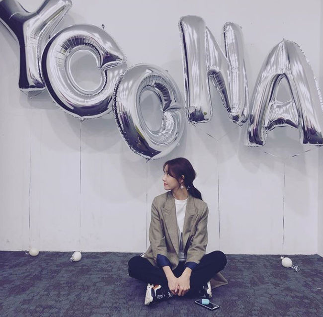 Girls Generation Im Yoon-ah showed off her extraordinary beauty.Im Yoon-ah posted a picture on his 30th day with an article called # Jungstagram on his instagram.In the open photo, Im Yoon-ah sits in front of a wall with the initial balloon called YOONA. It is a moment when Im Yoon-ahs beautiful side and pure charm stand out.Im Yoon-ah has successfully performed Asian tour fan meeting from Seoul to Bangkok, Tokyo, Osaka, Hong Kong to Singapore, proving once again the popularity and status of the Korean Wave goddess.He is also in the midst of filming the heroine of the disaster action movie Exit.Im Yoon-ah Instagram