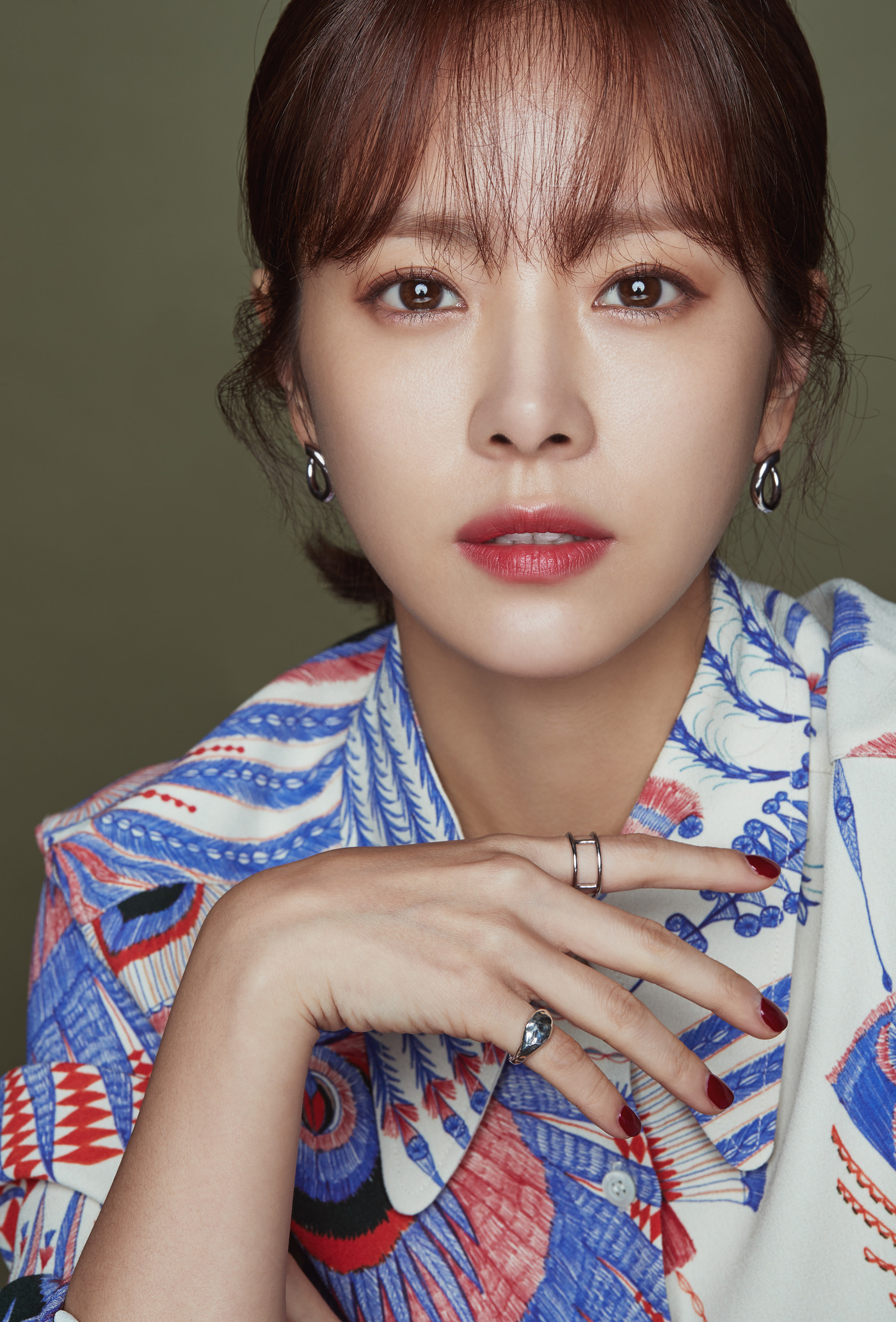 <p>Han Ji-min, who plays Baek Sang-ah in the movie Mitsuba (director Lee Ji-won), was interviewed at a cafe in Samcheong-dong, Jongno-gu, Seoul on November 1.</p><p>Mitsuba is a movie depicting what happens when a white woman who became a pastor in order to defend herself meets Ai Ji-eun, who has fallen into the world like her childhood. Han Ji-min became a prisoner at a young age and played the role of a white sailor who closed the door to the world.</p><p>On this day, Han Ji-min said, I have been constantly contemplating such a part of a piece of work, and I began to feel the thirst for similar characters at some point in time. Its not that Im not uncomfortable with the image that people think about me, its over-packed. </p><p>He said, There are times when the public thinks about me like this: Its not Im not like that. Its like a homework that needs to be solved, how to express the role given through the work in the future. I thought I should not do it. </p><p>Han Ji-min also said, I have been worried that if I do not get involved, I will fail if I feel uncomfortable in the first 5 to 10 minutes because I have tobacco and smoke. I have been worried about the image part for a long time. </p><p>Han Ji-min said, I play tobacco in The Age of Shadows, said Kim Ji-ung, a short god, but he wishes to have a really good time. When Mitsuba was first started by the public, I did my best to avoid such a thing because of the behavior and appearance of Baek Sang-ah. </p><p>As for the new acting challenge, It was so fun when I was about to do it. It was interesting to find out what I did not have while trying to challenge myself, and it was fun to get up before the press preview, he said. I was relieved because there were a lot more articles, and I was happy to be doing something new all the time. </p><p>Meanwhile, Mitsuba will be released on October 11th.</p>