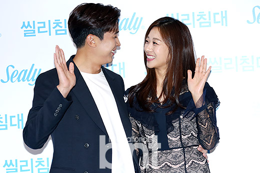 On the afternoon of the afternoon, a photo call event commemorating the launch of a new product for the 137th anniversary of the founding of Sealy Corporation was held at the headquarters of Lotte Department Store in Sogong-dong, Jung-gu, Seoul.Actor Kang Kyung-joon - Jang Shin-young, who participated in the event, is laughing at the face.Meanwhile, actors Kim Min-jung, actor Kang Kyung-joon - Jang Shin-young couple, model Kim Won-jung - Kwak Ji-young couple attended the event.news report