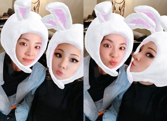 Sandara Park posted two photos on his instagram on the 1st with an article entitled Lovers of Paris.Sandara Park in the public photo is taking a selfie by meeting CL in Paris.The two men turned into cute rabbits with their faces affectionately, and after the group disbanded, they showed their friendship and gave a warm heart.Meanwhile, Sandara Park is currently appearing on the JTBC4 entertainment program Mimishop.