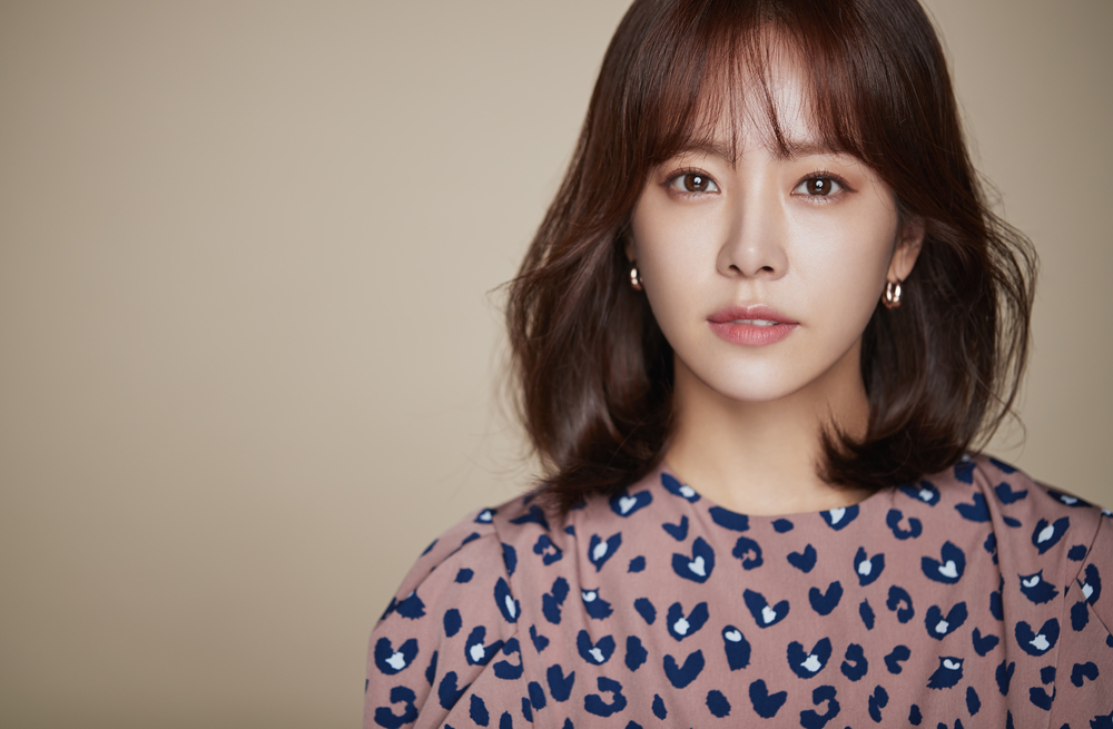 Han Ji-min confessed that he had smoked all sorts of tobacco to make the character digest.Han Ji-min, who appeared in the movie Miss Back (director Lee Ji-won), said in an interview held at a place in Jongno-gu, Seoul on October 1, that he made efforts to naturally digest the role of Baek Sang-a, a person who lives a difficult life as a former convict.Miss Back is a story that Miss Back, who became an ex-convict to protect himself, meets a child who resembles himself in the world and confronts a terrible world to protect him.Han Ji-min plays Miss Back, who became an ex-con trying to protect herself, and is a person who lives in a tough world by doing everything in a bad way after being branded.Above all, Han Ji-mins external transformation catches the spotlight: he creates rough skin, swears, and smokes tobacco.Han Ji-min said, I did not mean to impress, but I was fortunate that the white sharks eyes on the world were basically twisted, so I was frowning.I tried to dry my skin to give me a rough feeling.It seemed like a different face came out because of the wrinkles of the muscles that I did not use, he said. I am worried about the whole movie.I do not go well to Dermatology, but after filming, I went to Dermatology and was treated. Sindo is impressive to burn tobaccoHan Ji-min, who set squatting and burning tobacco as a signature pose for white sharks, said, From the time I made a appearance, I smoke tobacco and swear.Even if you are uncomfortable, I chose the first scene for immersion. Han Ji-min, who was asked if he actually smoked tobacco in a very realistic acting, said, There is a scene where he smokes tobacco in I learned it at the end of Kim Ji-woon, who said he wanted to smoke it, but I really wanted to smoke it. He laughed, I did my best to avoid the heterogeneity of Baek Sang-ah. I tried to find the right tobacco for me, most of the kind of tobacco, he said.Han Ji-min, who was so happy to play Baek Sang-a, was satisfied that it was fun to find and raise what I did not have.pear hyo-ju