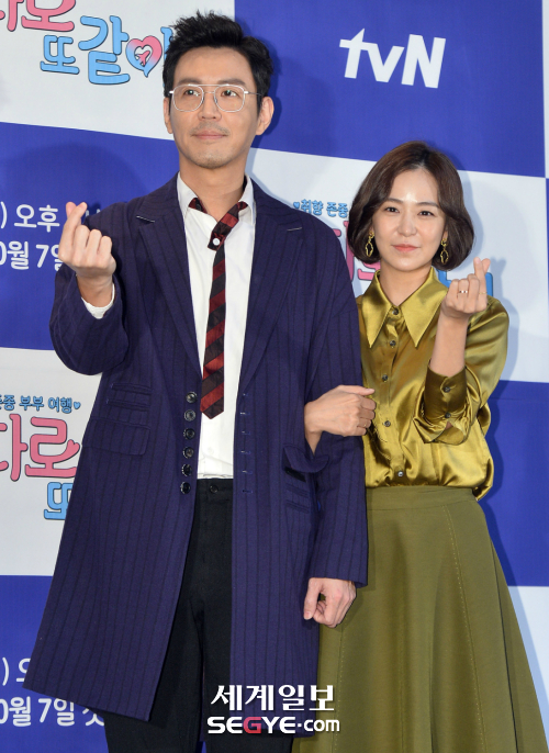 Yi-young Shim - Choi Won-young is posing at the production presentation of Travel again, a respectable couple, at the Sangam CJ ENM Center on the morning of the 1st.