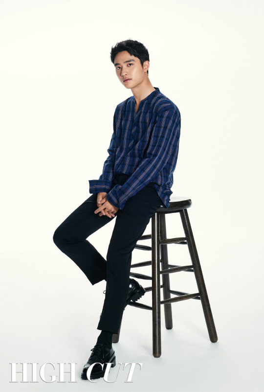 Ten of the national college actors united D.O. I first screamed while acting. Ten Korean movie actors have decorated the magazine Hycutt cover.Song Gang-ho, Na Moon-hee, Jin Seon-kyu Kim So-jin D.O., Blue Dragon Film Awards Awards in 2017 and 2016.Choi Hee-seo Lee Byung-hun Park So-dam Park Jung-min Kim Tae-ris awards commemorative picture was released through the star style magazine Hycutt published on September 20th.The scene where Kim Tae-ris smile, which was released last week, was thrilled. You can also see the personal fort rate cut taken by each actor.Jin Seon-kyus happiness smile, Kim So-jins personality-filled expression, Choi Hee-seos intuitive eyes feel the depth and depth of the actor.D.O.s temperance, Park Jung-mins lightness, and Park So-dams atmosphere-filled individual cut show the present appearance of the next generation actors who are firmly completing their own world.Jin Seon-kyu, who won the best supporting actor award for Crime City at the 38th Blue Dragon Film Awards in 2017, said: Can we meet another role in the acting life of actor Jin Seon-kyu that goes beyond Crime Citys satellite?I was worried about that problem.Before receiving the award, he played a small role in another movie, and after receiving the award, Audiences said, Jin Seon-kyu is only that good in other roles?I was worried about what to do if I thought, and now I just keep telling myself, I can do better or I can not.The movie is collaboration, so it is much more important for the movie to be better than I am good. Kim So-jin, who won the Best Supporting Actress Award for The King at the 38th Blue Dragon Film Awards in 2017, said in an order to give greetings to the actor who will receive the 2018 Blue Dragon Film Awards for supporting actress.I know Ive been given a very good moment, and I wish I could give it all my gratitude and try to answer it.I do not lose my humble mind. This is actually a story to me. Choi Hee-seo, who won the Rookie Fox Award for Park Fever at the 38th Blue Dragon Film Awards in 2017, said: I think if I keep dropping out of auditions and even dont get an audition opportunity, I think, Can I do this?Actors say, The audition is to see it fall, but it repeats and distrust of oneself begins. It was the hardest when people thought that they were unwanted actors.But the feeling of being recognized and rewarded on a stage like these wonderful people who took pictures together today is really unspeakable.I am confident that I can postpone it, he said at the time of the awards.Choi Hee-seo then said in an order to deliver a message of encouragement to actors who are struggling and struggling now, I still need encouragement and comfort, too.I shouldnt give up on this path, but its more important not to give up on myself, and I dont want to think that Im not talented even if Im auditioned.I just have not met the character I can play yet. D.O., who has been building his acting career with the movie With God and the drama The Hundred Days of the Day since he won the Brother award at the 38th Blue Dragon Film Awards in 2017, praised Service in emotional acting.When I told Kim Yong-hwa when I was with God, he gave me the directing in the emotional scene, but even if I just look at the directors eyes, the bishop said, Will you do this?I would understand if you talked about this. A sympathy that only real actors and directors can know? Signal? It was amazing to feel like telepathy. I try to hide or press even under stress, D.O. said, Ive rarely been angry, emotional or screaming since I was born.Perhaps that character has made a good intersection with the character that I have been in charge of so far. It was the first time I had ever heard such a loud voice to my senior.I did not know what it was like to scream, but I knew a little since then. I had a few gods screaming a while ago.If I had screamed at Cart, I think I was worried about how to be more angry in the recent One Hundred Days.Park Jung-min, who won the Newcomer Award for Dongju at the 37th Blue Dragon Film Awards in 2016, said, What if I advise the Newcomer Award for Best Actor this year as a previous award?I asked this question in advance and asked if there was anything I wanted to ask the actor who was ahead of me in the Friend.I always want to work hard and be careful. I just want to say that we should make it not shameful that our seniors have done together. Park Jung-min said, What do you want to tell your peers who are having a hard time now? (They) did not have a story that they could contact me sometimes and tell me about their troubles, just to worry and struggle together.The job of an actor is so unstable, and I am not even more likely to give a clear answer or lead someone, but I think I can say this.If I am busy or I do not think I will worry about acting life anymore, if there are friends who can not contact me, I would like to tell you to contact me, and to worry about it together. Park So-dam, who won the Best Supporting Actress Award for Black Priests at the 37th Blue Dragon Film Awards in 2016, said, What if there is something you want in the Korean movie that celebrates the 100th anniversary next year?I am grateful that I celebrated the 100th anniversary of the Korean movie while I was working as a movie star. I do not know how long I can act.(Stateman) The teachers said they wanted to do it until the moment when they did not forget the ambassador on stage, and so do I.I hope that everyone who plays the movie with love will be able to work happily in a good environment. The Blue Dragon Film Awards, which marks its 39th anniversary this year, are scheduled to take place in late November.The pictures and interviews of the Blue Dragon Film Awards 10 will be available through Hycutt 228, published on September 20.