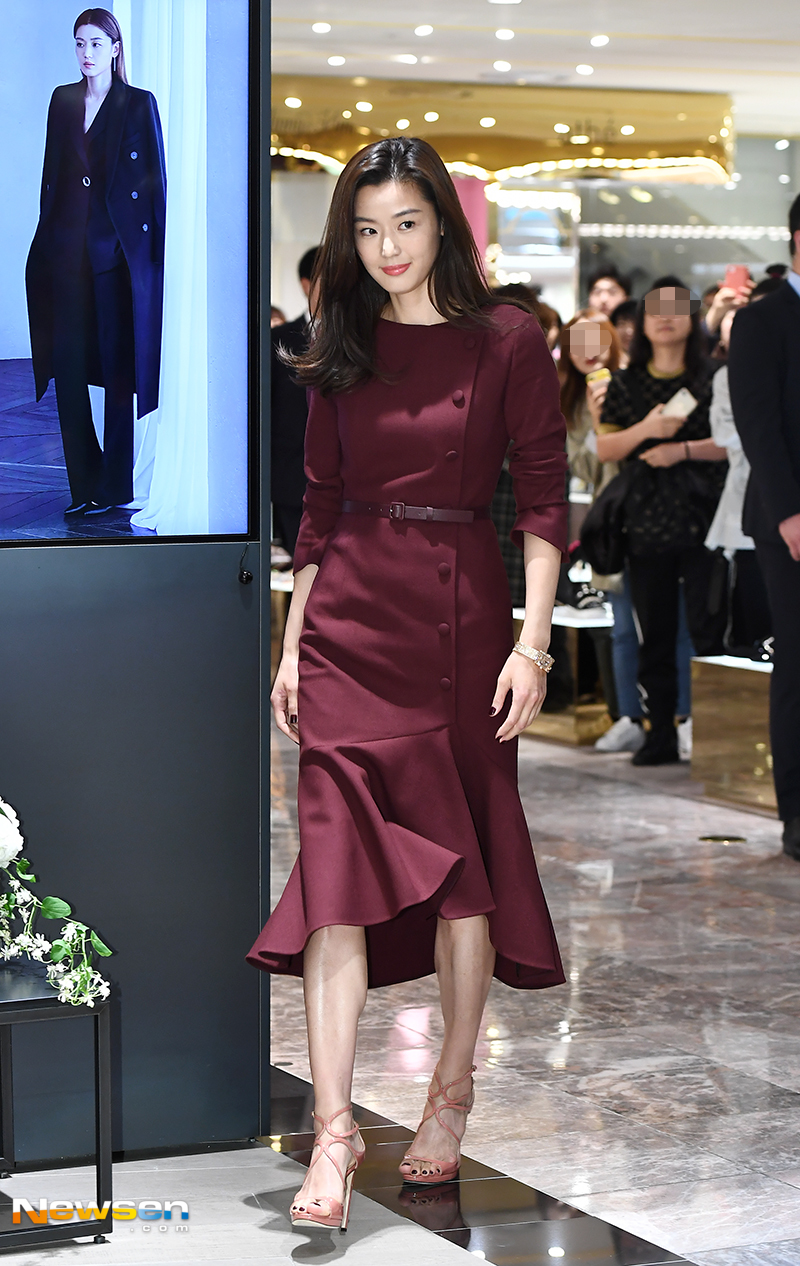 An event commemorating the public announcement of Her, a campaign for the 2018 FW collection of modern high-end sensibility womens wear brand Misha (MICHAA), was held at the head office of Lotte Department Store in Sogong-dong, Jung-gu, Seoul on the afternoon of October 2.Actor Jun Ji-hyun attended the day.yun da-hee