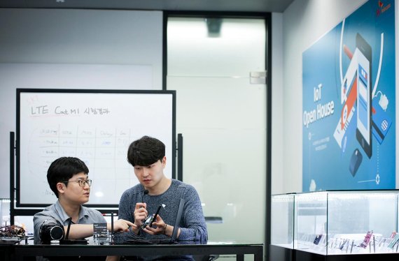 IoT텔레콤 이미지