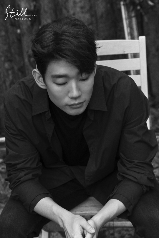A Teaser image of Nak Jun has been released.JYP Entertainment (hereinafter referred to as JYP) presented two Teaser images of its new digital single Still... on October 3 through its official SNS channel at noon.In the concept film, Still..., which was released on the 1st, Nak Jun showed a sleek silhouette even in a short black and white screen, and this teaser image attracted more eye-catching by releasing the visual that was noticeably changed for the first time.In the Teaser, Nakjun showed a soft masculine beauty with a feeling of autumn, attracting the attention of those who showed the eyes of Yushui and the sleek face like the hero in the novel.In order to show his new digital single Still..., he lost a whopping 21kg of weight and transformed into a completely different visual.It is said that he has effectively expressed the emotions of the new digital single Still... and dieted to give fans a different charm.It is a part of Nakjuns troubles and desire to show new charm as a singer.Nak Jun, who was the winner of SBS K Pop Star Season 3 and was loved by the public under the name Bernard Park, changed his name in 2017.Meanwhile, Nak Juns digital single Still... and the title song Still will be released on various music sites at 6 pm on the 10th.kim myeong-mi