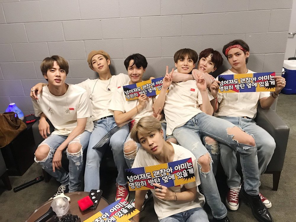 Boy group BTS (RM, Jean, Suga, Jay Hop, Jimin, V, Jungkook) successfully hosted the United States of America Chicago concert.On October 3 BTS official SNS, [#Todays Bulletproof] Thank you, Chicago! In a city full of happy memories of BTS, we met again, Ami! Our story continues.Three photos were posted along with the article # Chicago 1 performance.The released photo shows BTS sitting together after a solo performance, part of the global tour LOVE YOURSELF (Love Yourself) at the Chicago United States of America Center.The members are smiling brightly with a placard with the touching phrase Its okay to fall over, Ill be next to bulletproof forever.In particular, the youngest Jungkook sat on Sugas lap and made a playful look to collect Eye-catching.BTS will enter the United States of America New York City Field on the 6th (local time) after holding one more performance at the Chicago United States of America Center, and will be the first Korean singer to perform solo at the United States of America Stadium.He plans to continue his European tour to Amsterdam, Germany, Berlin and Paris, France, starting with London performance on October 10.hwang hye-jin