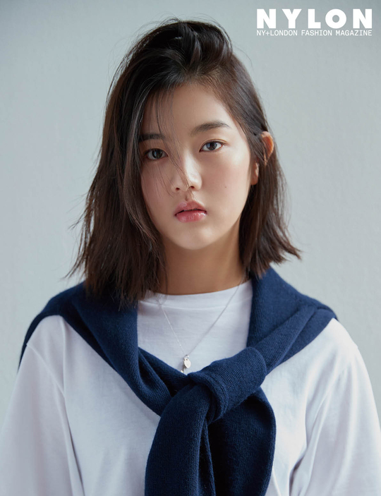 Shin Eunsoo, who is appearing in Bad Papa, unveiled a picture filled with mysterious charm.Shin Eunsoo recently revealed an extraordinary aura with clear skin and deep eyes in the October issue of the photo with fashion magazine nylon (NYLON).In the interview, Shin Eunsoo talked about MBCs new Mon-Tue drama Bad Papa which is currently appearing.Bad Papa is Shin Eunsoos first mini-series starring film, which has a great meaning.Regarding his character Yoo Young-sun, he explained, I do not want to do it, but I do not do it exceptionally well, but I am a friend with greed and passion in dance.He said, It is similar to me that expression is honest, and that Feeling, who is good, is a character that is immediately revealed in his expression.kim myeong-mi