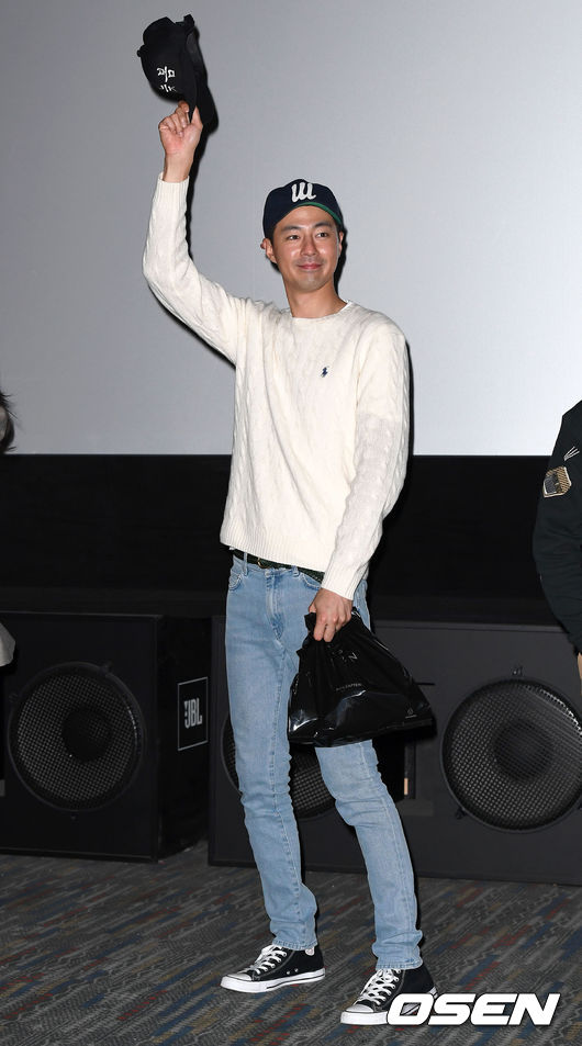 On the afternoon of the 3rd, Seoul Megabox COEX performed the movie Ansi City stage greeting.Actor Jo In-sung greets fans