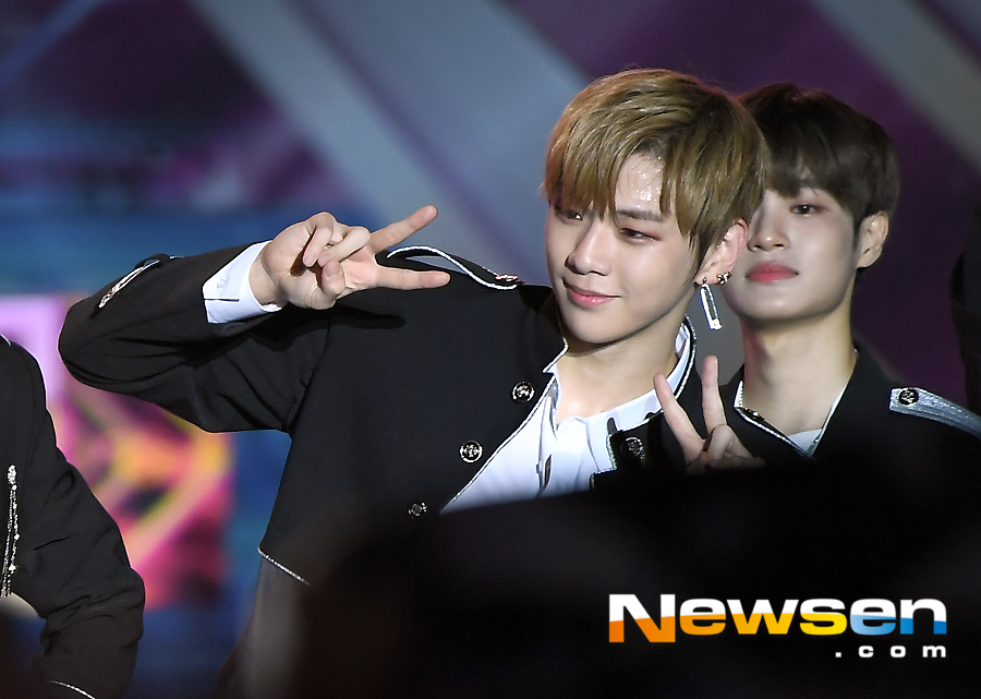 The 2018 Asian Song Festival was held at the Asian Stadium in Yeonje-gu, Busan on October 3.Wanna One (Kang Daniel, Park Jihoon, Lee Dae-hwi, Kim Jae-hwan, Ong Sung-woo, Park Woo-jin, Ry Kwan-rin, Yoon Ji-sung, Hwang Min-hyun, Bae Jin-young and Ha Sung-woon) performed a wonderful stage on this day.In this stage, popular artists such as Wanna One, Red Velvet, Seventeen, Promis Nine, Biwai and Momo Land are all on the show.Jung Yoo-jin