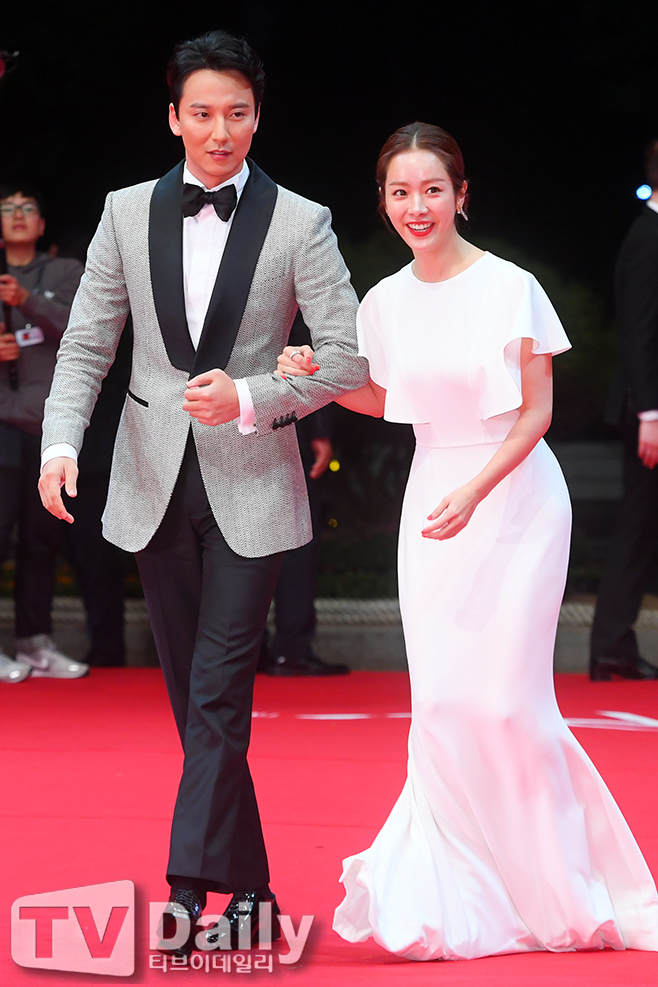 The 23rd Busan International Film Festival (BIFF) opening ceremony Red Carpet Event was held at the Udong Film Hall in Haeundae District, Busan Metropolitan City on the afternoon of the 4th.Actors Kim Nam-gil and Han Ji-min attending the Busan International Film Festival are stepping on Red Carpet.The opening ceremony, which will be held by actors Han Ji-min and Kim Nam-gil, will be attended by Lee Na Young, Jang Dong-yoon, Jang Dong-gun, Jo Woo-jin, Soo Ae Park Hae-il, Kim Hae-suk, An Sung-ki, Yoon Yeo-jung, Cha Seung-won, Nam Ju-hyuk, Choi Soo-young,The 23rd Busan International Film Festival will be held from 30 screens to 13th at five theaters including the Film Hall, Lotte Cinema Center City, CGV Center City, Megabox Haeundae (Jangsan), and Dongseo University Sohyang Theater.A total of 323 films from 79 countries were invited, of which 115 (85 feature films and 30 short films) international premiers, the worlds first screened, have 25 (24 feature films and 1 short film).[Opening Ceremony of 23rd Busan International Film Festival