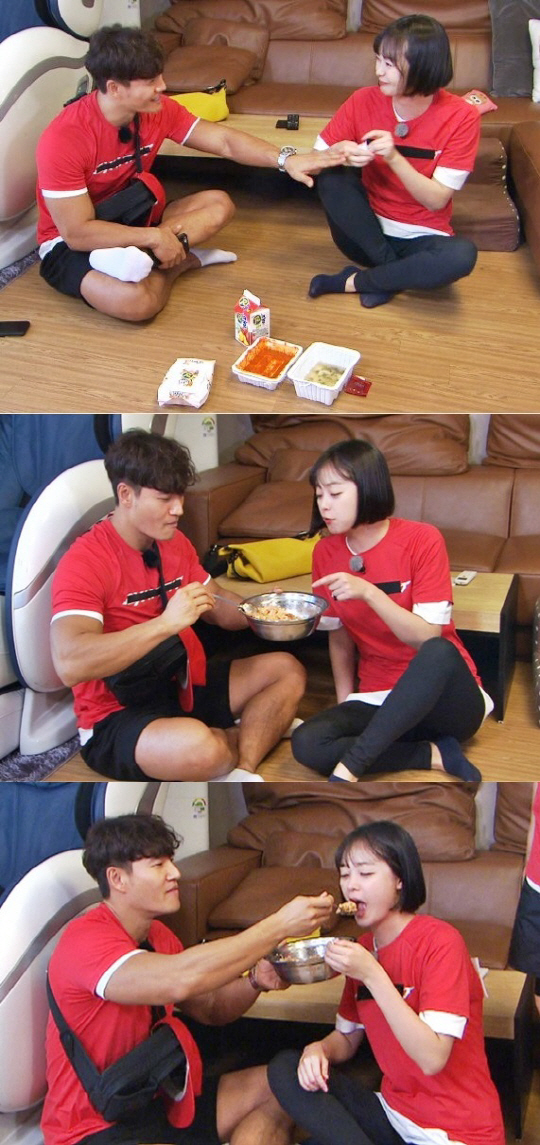 Running Man Kim Jong-kook and Jeon So-min showed off National Brother and Sister chemistry.On SBSs Running Man, which airs 7Work, GaNumber Kim Jong-kook and actor Jeon So-min show off the fantasy Brother and Sister chemistry.In a recent recording, Kim Jong-kook and Jeon So-min were caught in a toxic affection during the mission.The two men have been talked about as Brother and Sister Chemie in the usual way of taking care of each other.On this day, the members and the production crew were surprised by the affectionate appearance more than ever. In particular, Kim Jong-kook gave a direct meal to Jeon So-min and gave a heartbeat to Jeon So-min, Do not hurt, its a mission.On the other hand, Kim Jong-kook, the master of moderation on this day, exploded to his appetite and showed a tremendous appetite and shocked him once again.Running Man, which will be decorated with Kim Jong-kook X Haha X Song Ji-hyo X Yang Se-chan X Jeon So-mins Work Break vacation race with Yoo Jae-Suk X Ji Suk-jin X Lee Kwang-Numbers Work Wark penalty race last week, It airs at 4:50 p.m.