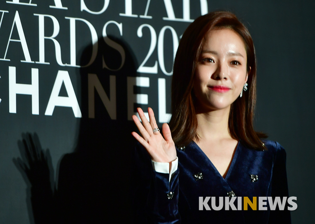 Actor Han Ji-min poses at the 23rd Busan International Film Festival (BIFF) Asia Star Awards held at the Grand Hotel in Busan Haeundae District on the afternoon of the 5th.