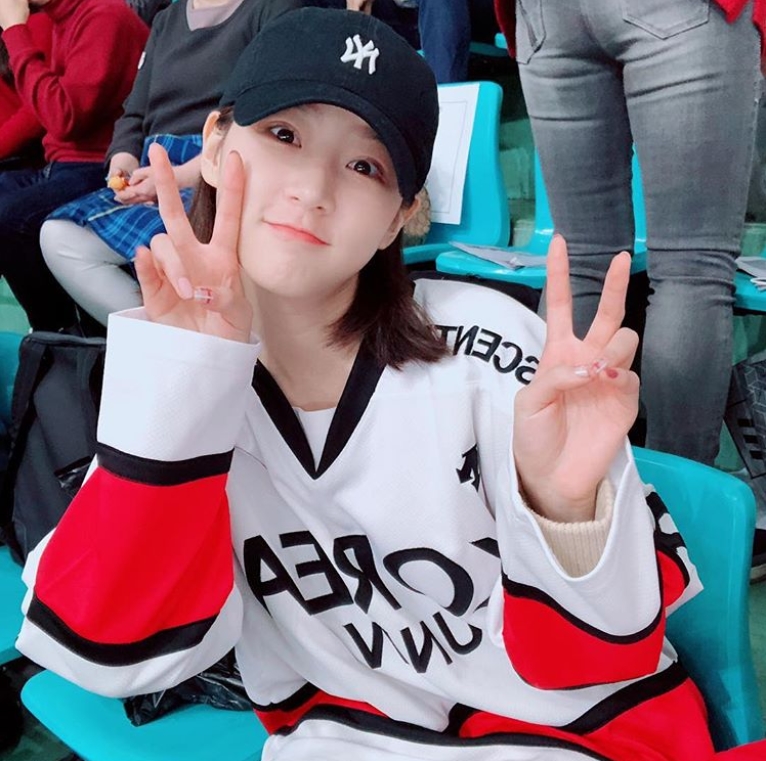 Actor Kim Sae-rons welcome latest has been revealed.Kim Sae-ron posted two photos on his instagram on October 6.Kim Sae-ron sits in the cheering seat and takes a V-pose; Kim Sae-rons refreshing beauty, which stands out despite wearing a hat, attracts Eye-catching.Kim Sae-rons clear, large eyes and immaculate white-oak skin also capture the Sight.The fans who saw the photos responded back Its more beautiful after a long time, It grew up well, Its all big.delay stock