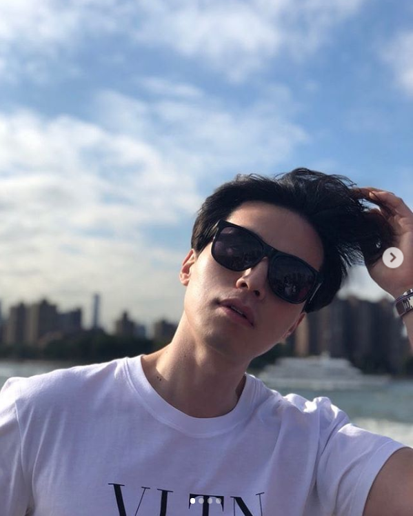 Actor Lee Dong-wook has revealed his warm-hearted New York City City routine.On the 6th, Lee Dong-wook posted several photos on the official Instagram with the article Dong-wook Actor in New York City City! Shiny in New York City City.In the photo, Lee Dong-wook, who is Traveling in New York City City, was shown.It is like a scene of a picture of Lee Dong-wook walking in New York City City streets with sunglasses and naturally sweeping his head.Meanwhile, Actor Lee Dong-wook is considering his next film after JTBC drama Life, which last month ended.Photo Lee Dong-wook Official SNS