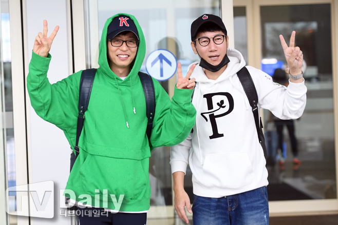 Yoo Jae-Suk and Ji Suk-jin left for Taiwan through Incheon International Airport on the morning of the 6th.On this day, Yoo Jae-Suk and Ji Suk-jin are heading for the departure hall with airport fashion.[Running Man departure