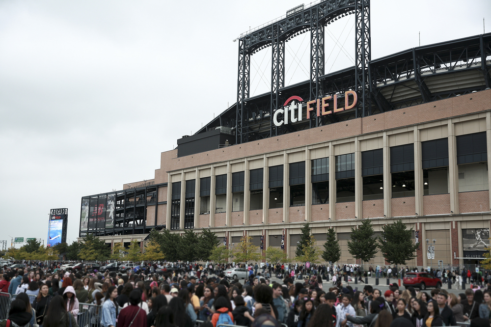 Group BTS (RM, Jean, Sugar, Jay Hop, Bue, Ji Min, Jungkook) expressed their feelings for entering the Drama City Field.BTS will hold a global tour LOVE YOURSELF (Love Yourself) at the Drama City Field in New York, USA on October 7 (Korea time).The members gave their first impression of entering the Drama City Field as a Korean singer through Big Hit Entertainment, a subsidiary company, prior to the performance.First, Jay Hop said, It is really meaningful to perform here at Drama City Field. I think it is another big history in Jay Hops singer activity or in Chung Ho Suks life.In the meantime, I have been climbing a step by step through many concert halls, and finally I feel like the summit is in front of me.I would like to say thank you to my ami who gave me this infinite glory. I want to make a wonderful stage as it is the best opportunity and moment. I finally got to stand at the Drama City Field Stadium, which I dreamed of.I thought I was performing on a big stage while traveling abroad, but I did not think I could perform on such a bigger stage.I will show the best stage for you Ami waiting for us outside, it will be a wonderful day. Its a real honor to be performing in such a big place not only in our country but also in the United States.Many audiences sing along in our performance, and I think that many of them will sing along with our song, so it is already creepy even before the performance. Sugar said, The performance at Drama City Field seems to be as big as the Korean main stadium and the Japan Dome performance.The size of the theater is also large, but it is more impressive because it is a stage where only a few singers can stand. I would like to show a better stage to the audience without being satisfied with this.I hope its a start for Drama Cityfield, he said.Ji Min said: Its a real honour and a pleasure to be performing at Drama City Field.I still do not feel real, and I have only thank you to all the fans who always support me to come to see the performance.I am looking forward to seeing our fans full of our fans at the Drama City Field Stadium. I will show you everything I can show you in todays performance with this heart of your heart.Leader RM (Alm) said: It feels like one precious dream that Ive been dreaming of is still happening.Many people said they were waiting outside, but I will try to show you a performance that will reward you with your expectations. Finally, Jungkook said, Im going to have a stadium concert in the United States for the first time, its a real honor and special thing, and I think its the best day of the year.I want to play and enjoy with the fans quickly on that stage, and I want to tell Ami that I am so grateful to you. On August 25 and 26, BTS, which opened a total of 90,000 audiences and a spectacular tour of the tour at the Olympic Stadium in Jamsil Sports Complex, Songpa-gu, Seoul, will finish the North American tour at the Drama City Field through the Los Angeles Staples Center, Oakland Oracle Arena, Fort Worth Convection Center, Hamilton First Ontario Center in Canada, Newark Prudential Center in the United States, Here.The tour will be held 33 times in 16 cities.Starting with the Otu Arena performance in London in October, the Netherlands will be followed by the Amsterdam Gigodome, Berlin Mercedes-Benz Arena in Germany, Acor Hotel Arena in Paris, France, Tokyo Dome in Japan Tokyo, Osaka Kyocera Dome in November, Nagoya Dome in Nagoya in January next year, and Yahooku Dome in Fukuoka in February. There is a left.The total number of spectators is 790,000.hwang hye-jin