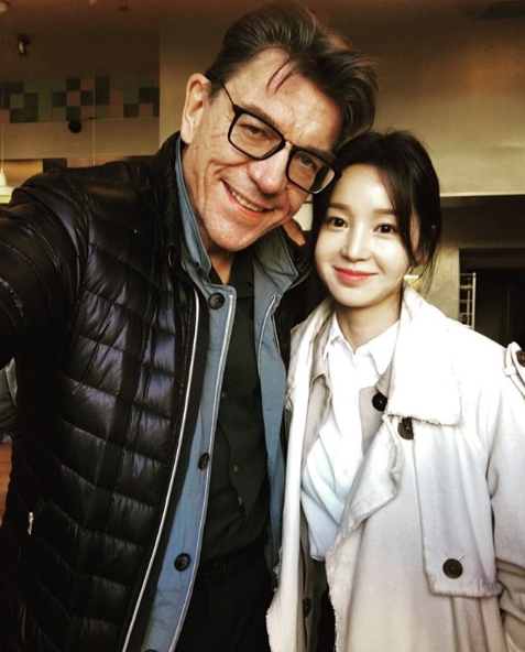 Actor Nam Gyu-ri met Poland national actor Mirosaw Zbrojewicz.Nam Gyu-ri posted a picture of Mirosaw Zbroevitz on the Dog Instagram on October 5.MBC drama Teri Hatcher behind me appeared in the relationship.With. Mirosaw Zbrojewicz was an honour to be together, Nam Gyu-ri added, along with the photo.Mirosaw Zbroevitz appeared in Teri Hatcher Behind Me on October 4, as a role in monitoring and following North Korean nuclear physicist Choi Yeon-kyung (Nam Gyu-ri).Park Su-in