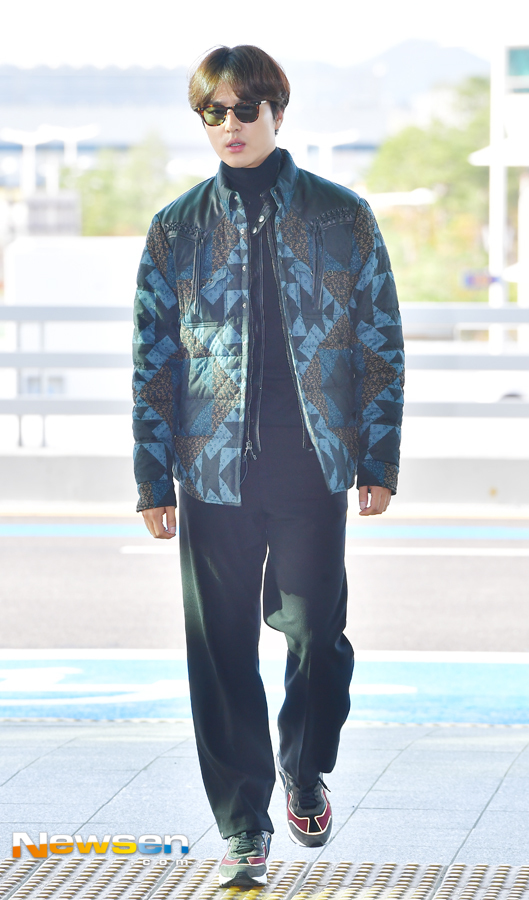 Actor Yang Se-jong left the country on October 7th with the Airport Fashion through the Incheon International Airport Terminal #2.Yang Se-jong is heading to the departure hall on the day.Jang Gyeong-ho