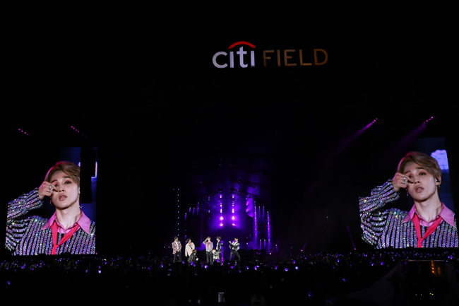 From start to finish, BTS and New York City were a body.The New York City City Field concert at BTS, which was the first Korean singer to hold the United States of America Stadium performance on the 7th (Korea time), was filled with hot heat.BTS sang, and Ami cheered. The breathing that was exchanged was just right. BTS! And the exclamation burst.BTS ran hard, and Ami, who was flocking from all over the United States of America, responded with a swarm.The Amie Corps, which filled the New York City Mets home stadium City Field, cheered enthusiastically with a syllable of BTS and BTS.On the early autumn weekend of New York City, where the late heat receded and the nighttime was falling, this place, the capital of the world, boiled alone like an active volcano.Start the performance; RM gave the opening statement in fluent English; Scream everyone! Hi, BTS. Welcome to Cityfield.At RMs greeting, the audience quickly entered party mode; followed by Vu and Suga, Jean, Jungkook, Jimin and J-Hope, who took the microphone in turn.Every time a member of his favorite appeared, the shouts of the amis differed in trajectory as if they were competing.The first stage was the title song IDOL of the recently released repackaged album LOVE YOURSELF Answer.The stage of the new song was selected as the first stage of the concert, leading to the fans hot shout.It was a meaningful performance for New York City fans as it was the first time to release a new song on stage.The stage for IDOL was eye-catching with upgraded performance, adding to the exciting energy of the knife-gun dance unique to theft BTS.It was a unique performance that brought out the personality and charm of BTS members, especially the performance that was made with dozens of dancers, which completed a fantastic picture.On this day, LOVE YOURSELF City Field performance was followed by a stage of bulletproof that could not hide the admiration every moment.The members of the seven members opened the stage with a new song IDOL, raising the atmosphere, and the fans were excited by the waves and waves.The middle order of the Hungtan Boys, the bulletproof, the burning, the bird, the staging that combines the title and the due diligence, is now the Feelings who are in the midst of complete maturity.BTS not only unveiled the new stage for the first time through this tour, but also appealed to the 7-color charm with the solo song stage of the members recorded in this album.Trivia: Just Dance (J-Hope), Trivia: Love (RM), Trivia: Seesaw (Suga), Euphoria (Jungkook), Serendipity (Jimin), Singularity (Bu), Epiphany (Jin) The stage filled with charm and color was enough to convey another charm to the complete body.BTS LOVE YOURSELF United States of America tour started on May 5th in LA, Oakland, Fort Worth, Hamilton, Newark and Chicago, and showed the essence of the stage with the performance of City Field New York City.The North America tour sold out 220,000 seats for 15 performances early, confirming the high popularity of bulletproof.After two and a half hours of this performance, an encore performance was followed by a soothing fans regrets. The farewell of the bulletproof members I love you left a echo in Amis heart.Prior to the performance, BTS members said, It is really meaningful to perform here in City Field. Finally, the top is Feelings.I would like to thank our ami who gave this infinite glory, he said. I will show the best stage to the fans.Many audiences sing along in our performances, and many of them think that they will sing along with our songs, so even before the performance, it is already creepy. BTSs world tour will be held in 16 cities including United States of America Los Angeles, Oakland, Fort Worth, Newark, Chicago, New York City, Hamilton, Canada, London, London, Amsterdam, Amsterdam, Germany, Berlin, France, Paris, Japan Tokyo, Osaka, Nagoya and Fukuoka.It is a total of 790,000 seats.The United States of America tour was held on May 5th in Los Angeles, Oakland, Fort Worth, Hamilton, Newark and Chicago, and the City Field New York City performance was a high-quality stage.The North America tour sold out 220,000 seats for 15 performances early, confirming the high popularity of bulletproof.big hit entertainment offer