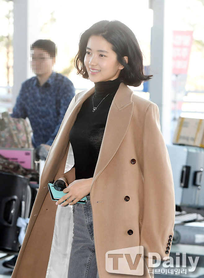 Actor Kim Tae-ri is departing to New York through ICN airport on the morning of 7th to attend overseas events.Kim Tae-ri Departure