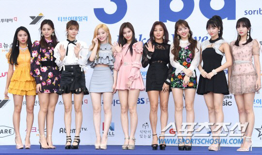 Girl Group End King returns: TWICE completes filming of new song Music Video; it is spurring final work with a comeback goal in NovemberAccording to the music industry on the 8th, TWICE recently completed filming a new song Music Video, and plans to make a comeback in November and decorate the end of the year.All nine albums have been hit March with a home run and have been a powerful team that has put all title songs on the chart since debut.Especially, the achievements that are being collected this year are clear. In early April, the title song of the mini 5th album What Is Love?), and it has proved its value by winning the top of real-time charts of various online music sites with the title song of the same name.Later in July, he took the season with the season song Dance The Night Away, which has a summer atmosphere, and took the place of Summer Queen.It is an analysis that it has a strong popularity and fandom, and the unique bright and positive atmosphere has a good synergy with the season of summer.In addition, it has been successful in Japan, and the albums title song Music Video has recorded billions of views, and it is showing global popularity. It is expected that the comeback will attract fans as well as the industrys interest.